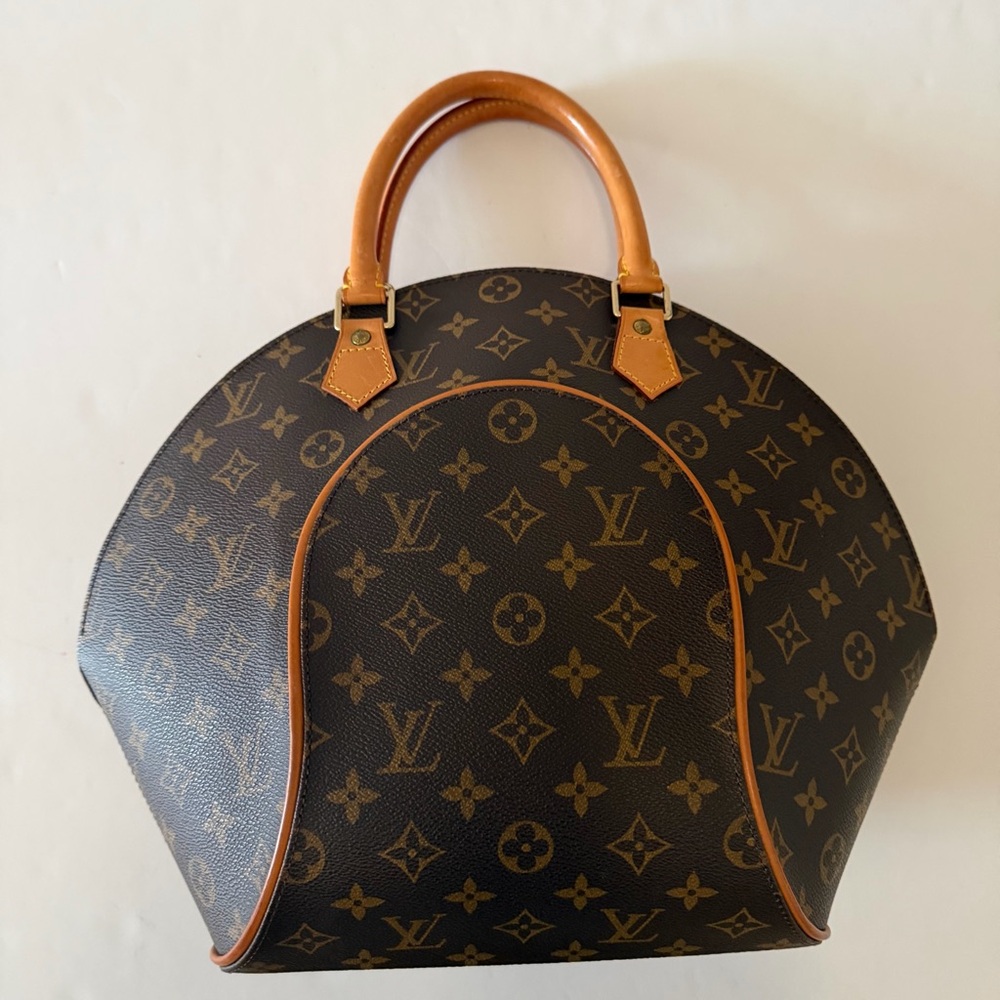 Louis Vuitton Monogram Ellipse - Picture 7 of 16